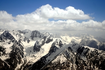 アフガニスタンで地震、地滑りで71人生き埋め