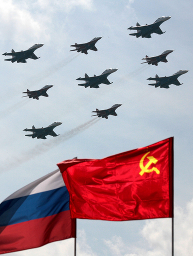 ロシアの国際航空見本市「MAKS2007」 ロシアンナイツらの曲芸飛行