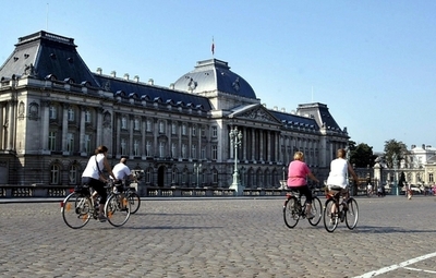 オンライン競売サイトに「ベルギー王国」が出品