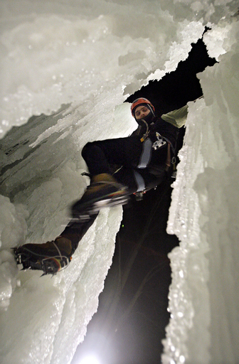 世界最大のアイスクライミング区域で訓練、ハンガリー