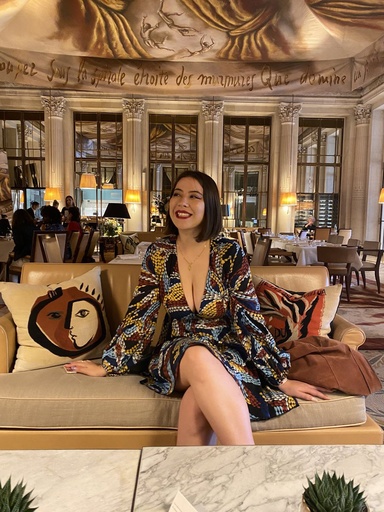 仏美術館、胸元の開いた服の女性の入場を拒否 批判受け謝罪