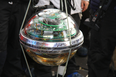 世界最大のニュートリノ観測所、南極地下に完成