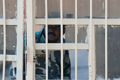 看守の喉をかき切り拘置所を脱走、8人射殺 インド