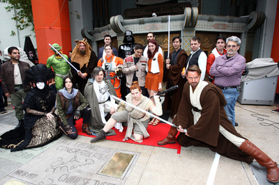 「スター・ウォーズ」新作に合わせてコスプレ大会 米ハリウッド