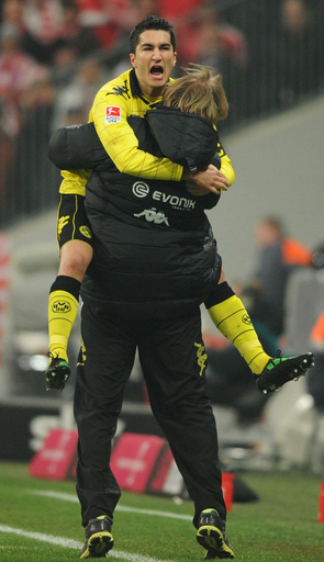 首位ドルトムントがバイエルンを下す