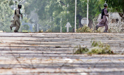 モスク立てこもり事件と大統領搭乗機銃撃の関連を捜査