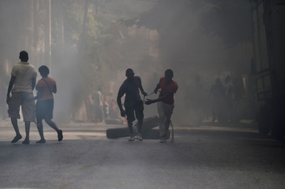 ハイチで燃料高騰の抗議デモが激化、政府は価格引き上げを中止