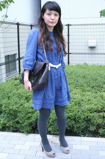 ＜ファッション業界の人々＞ヴィンテージワンピースでレディ・ライクに