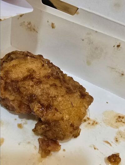 チキンにからみついた異物…韓国・食事中に発見、「やっぱり気持ち悪い」