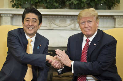 トランプ大統領、対北で防衛力強化を明言 安倍首相と電話会談