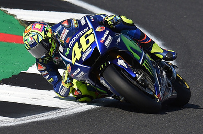 事故で脚を骨折したロッシの手術が無事成功、今後40日間は要安静