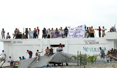 受刑者が仕切る「無法地帯」、メキシコ刑務所の危険な実情