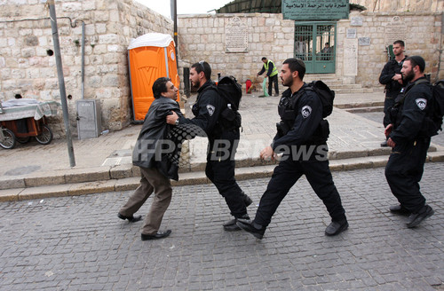 ガザ停戦後初の金曜礼拝 イスラエルがエルサレム旧市街の立ち入りを制限 写真9枚 ファッション ニュースならmode Press Powered By Afpbb News