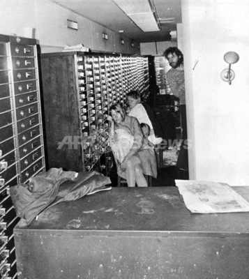 人質と犯人の奇妙な共感 ストックホルム症候群 事件から40年 写真3枚 ファッション ニュースならmode Press Powered By Afpbb News