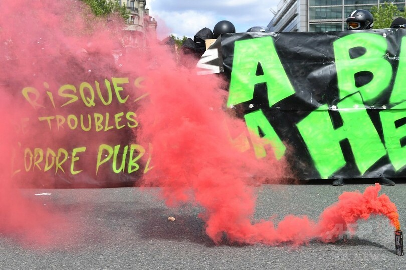 マクドナルドに放火、300人近く逮捕 パリのメーデー行進、暴動に発展