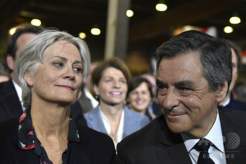 最有力候補のフィヨン氏、家族への不正給与疑惑で窮地に 仏大統領選