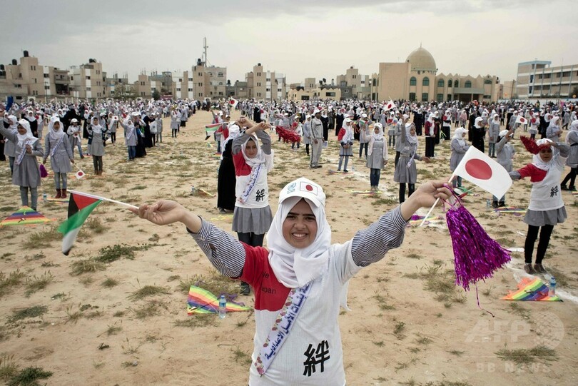 東日本大震災から5年、ガザの子どもたちが追悼のたこ揚げ