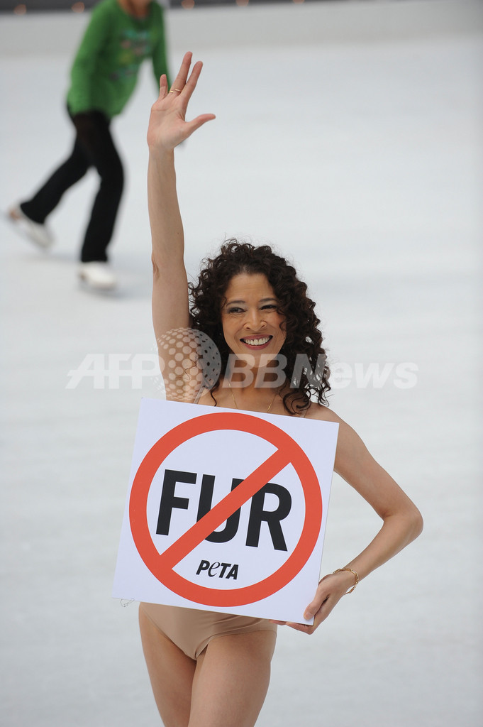 「毛皮より裸」、元五輪選手が下着姿でアイススケート PETA