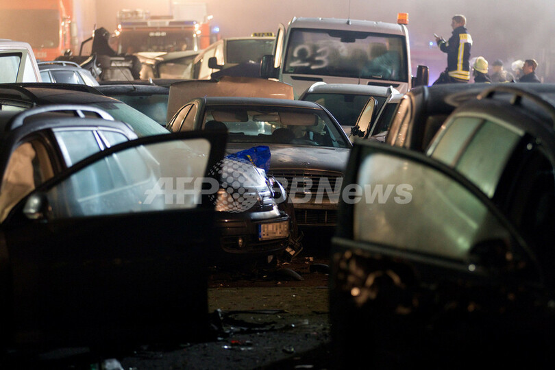 独高速道路で52台の玉突き事故、3人死亡