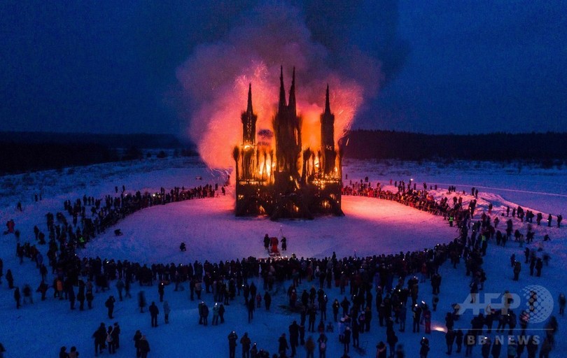 冬の終わり祝う伝統行事 高さ30メートルの 城 燃える ロシア 写真9枚 国際ニュース Afpbb News