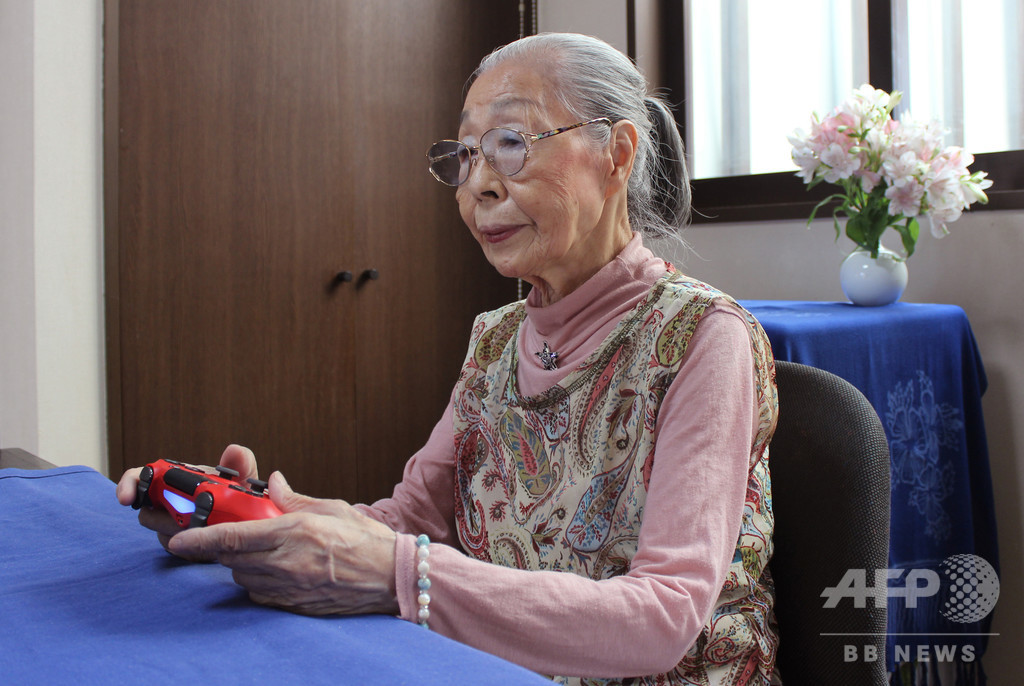 日本の ゲーマーおばあちゃん 90歳ユーチューバーにファン35万人 写真1枚 国際ニュース Afpbb News