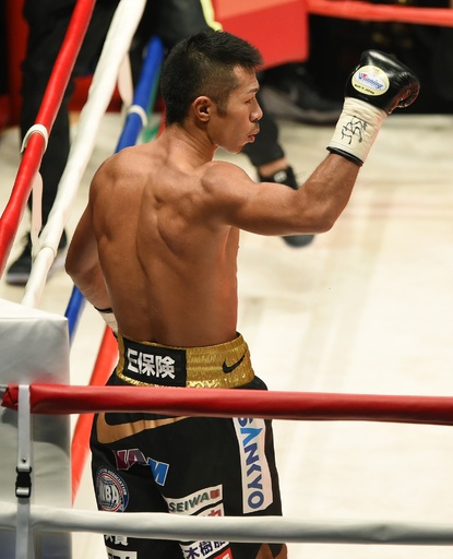 内山高志、3回TKOで11度目の防衛に成功 写真13枚 国際ニュース：AFPBB News