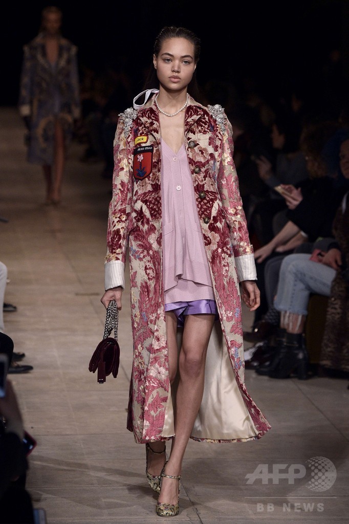 「ミュウミュウ」16/17年秋冬