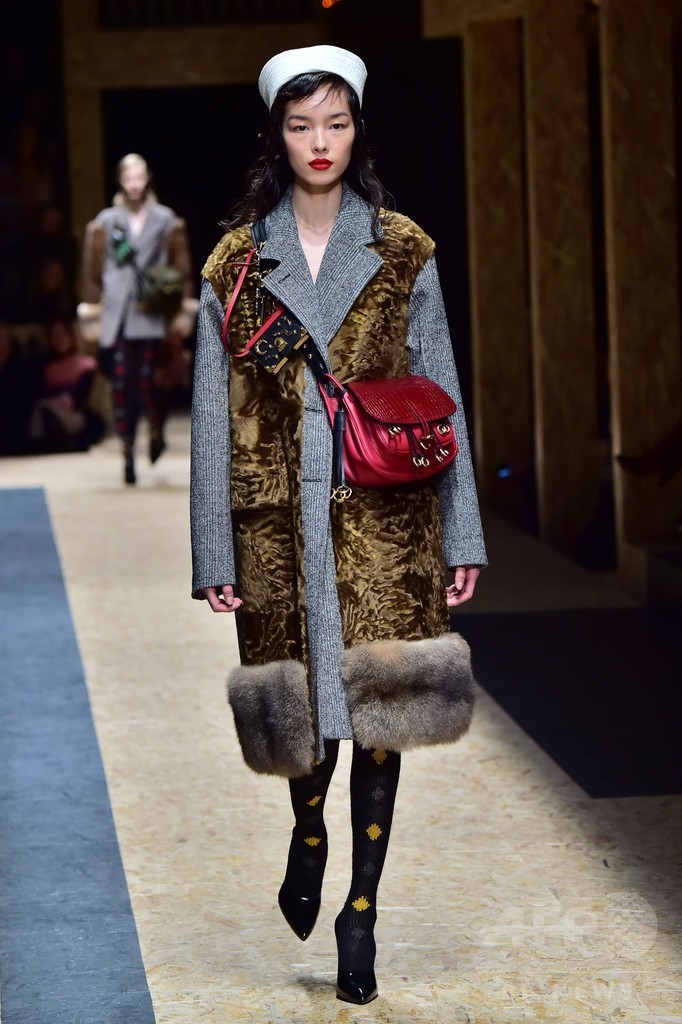 「プラダ」16/17年秋冬コレクション