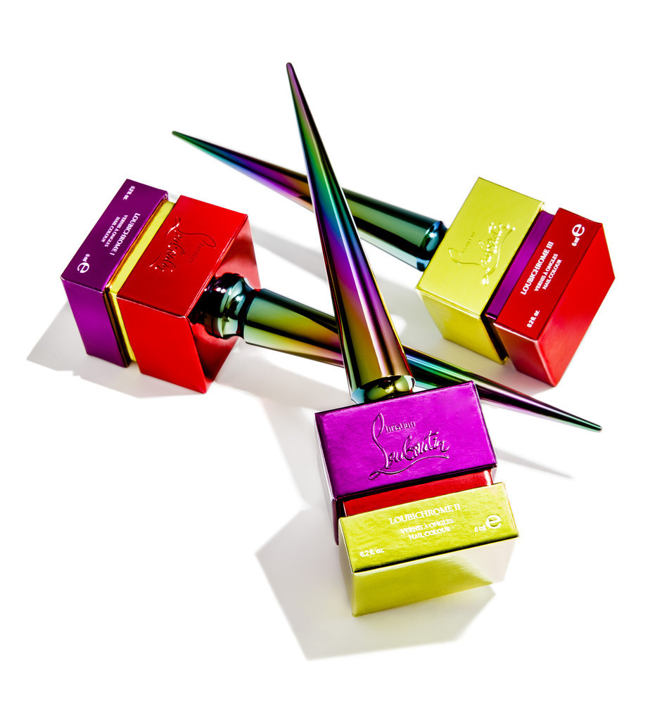 「クリスチャン ルブタン」限定のネイルカラー“ルビクローム”