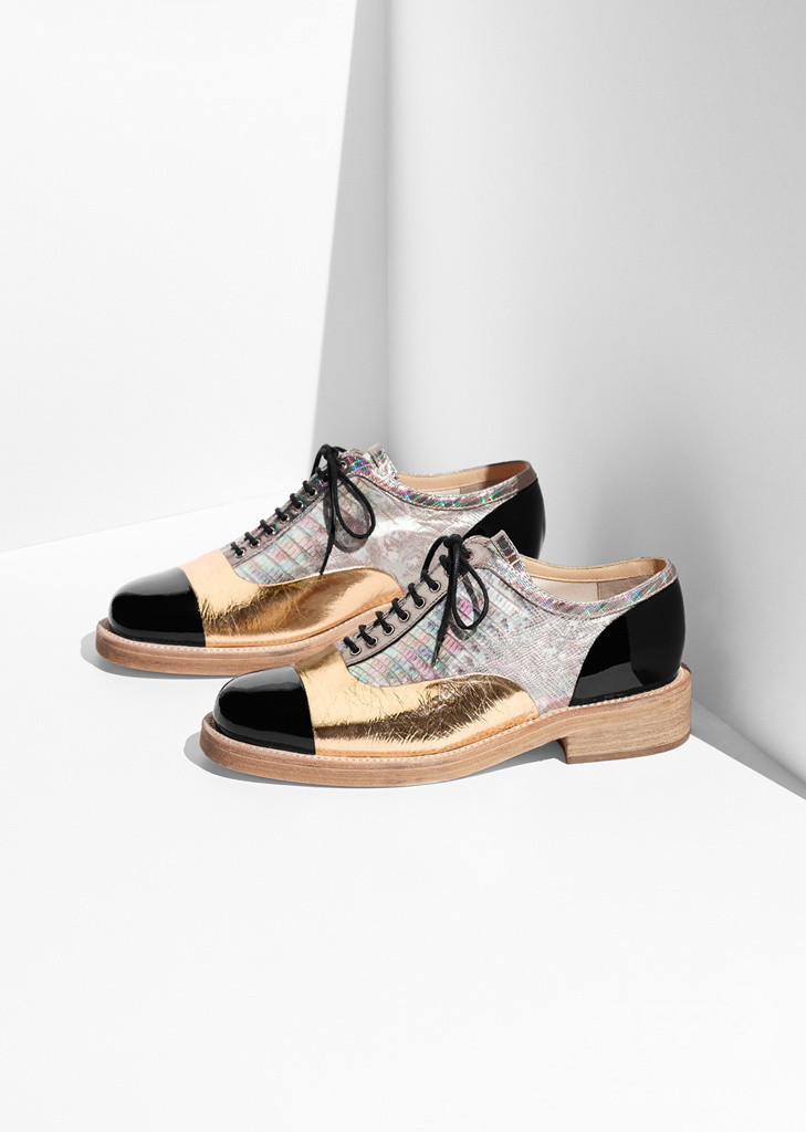 「シャネル」マスキュリンな “ダービーシューズ”新発売