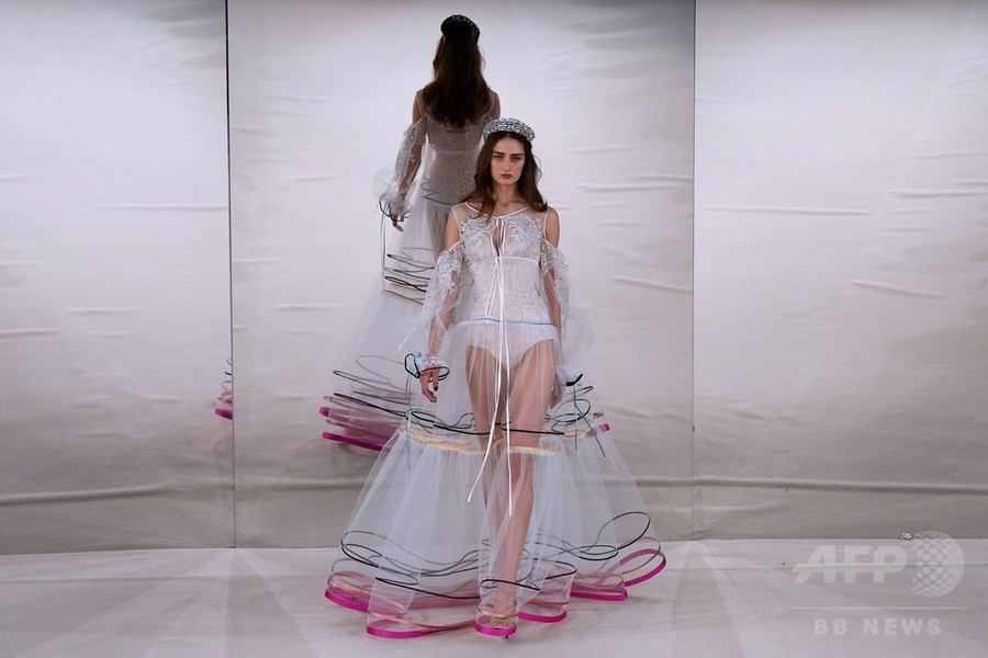 「アレクシ・マビーユ」17年春夏オートクチュール