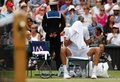 テニス、ウィンブルドン選手権、男子シングルス決勝。タオルで頭を覆うマリン・チリッチ（2017年7月16日撮影）。(c)AFP/Adrian DENNIS