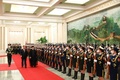中国・北京を訪問したイランのイブラヒム・ライシ大統領（中央右）を迎えた習近平国家主席。イラン大統領府提供（2023年2月14日撮影）。(c)AFP PHOTO / HO / IRANIAN PRESIDENCY