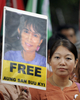 都内の公園で、ミャンマーの民主化指導者アウン・サン・スー・チー（Aung San Suu Kyi）さん率いる国民民主連盟（National League of Democracy、NLD）の結党20周年記念の集会に参加する在日ミャンマー人（2008年9月27日撮影）。(c)AFP/TOSHIFUMI KITAMURA