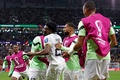 サッカーW杯カタール大会、グループH、韓国対ガーナ。チームメートとゴールを喜ぶガーナのモハメド・クドゥス（中央、2022年11月28日撮影）。(c)Khaled DESOUKI / AFP