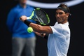 全豪オープンテニス、男子シングルス1回戦。バックハンドを打つラファエル・ナダル（2017年1月17日撮影）。(c)AFP/GREG WOOD