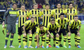 サッカー欧州チャンピオンズリーグ2012-13（UEFA Champions League 2012-13）は24日、準決勝第1戦が行われ、ボルシア・ドルトムント（Borussia Dortmund）が4-1でレアル・マドリード（Real Madrid）に勝利し、決勝進出に大きく前進した。

試合前の写真撮影に臨むボルシア・ドルトムントの選手（2013年4月24日撮影）。(c)AFP/JOHN MACDOUGALL