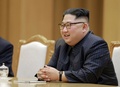 北朝鮮・平壌でマイク・ポンペオ米国務長官と会談する金正恩（キム・ジョンウン）朝鮮労働党委員長。朝鮮中央通信提供（2018年5月9日撮影、10日公開）。(c)AFP PHOTO/KCNA VIA KNS