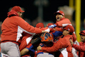 第3回ワールド・ベースボール・クラシック（2013 World Baseball Classic、WBC）は17日、米カリフォルニア（California）州サンフランシスコ（San Francisco）で準決勝が行われ、日本は1-3でプエルトリコに敗れた。

試合に勝利し歓喜するプエルトリコの選手（2013年3月17日撮影）。(c)AFP/Getty Images/Ezra Shaw