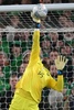 サッカー欧州選手権予選、グループB、アイルランド対フランス。終盤にシュートをセーブするフランスのGKマイク・メニャン（2023年3月27日撮影）。(c)FRANCK FIFE / AFP