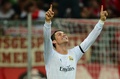 サッカー欧州チャンピオンズリーグ2013-14（UEFA Champions League 2013-14）準決勝第2戦、バイエルン・ミュンヘン（Bayern Munich）対レアル・マドリード（Real Madrid）。前半34分に追加点を決め歓喜するレアル・マドリードのクリスティアーノ・ロナウド（Cristiano Ronaldo、2014年4月29日撮影）。(c)AFP/JOHN MACDOUGALL