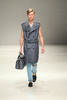 15年春夏「メルセデス・ベンツ ファッション・ウィーク 東京（Mercedes-Benz Fashion Week TOKYO）」で新作を発表したミスター・ジェントルマン（MR.GENTLEMAN）（2014年10月18日撮影）。(c)AFPBB News/JFWO/MBFWT
