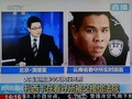 中国雲南（Yunnan）省でラオス出身の殺人犯、Zha Xika死刑囚（右）が死刑の刑場へ連行される様子を伝える国営中国中央テレビ（CCTV、2013年3月1日放映）。(c)AFP/CCTV