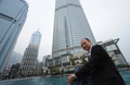 香港を訪れたシューズデザイナーのジミー・チュウ（Jimmy Choo、2011年3月11日撮影）。(c)AFP/MIKE CLARKE