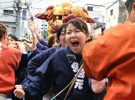獅子頭を担ぎソイヤサー！「つきじ獅子祭」最高潮 東京 写真18枚 国際