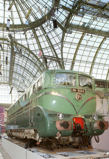 フランス国鉄70周年記念展覧会、懐かしの蒸気機関車も登場 写真3枚