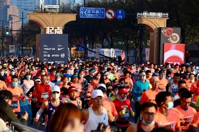 上海マラソンに9000人のランナー出場、コロナ禍に対抗