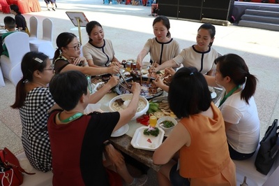 「海底撈」上場は9月か、急拡大の裏で進む負債増