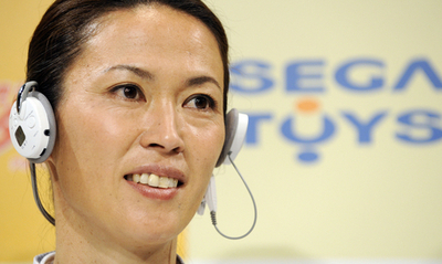 音声で運動量を指示する運動機器「カラダトレーナー」、セガトイズが発売