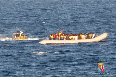 地中海で「近年最悪の海難事件」、難民500人水死の恐れ